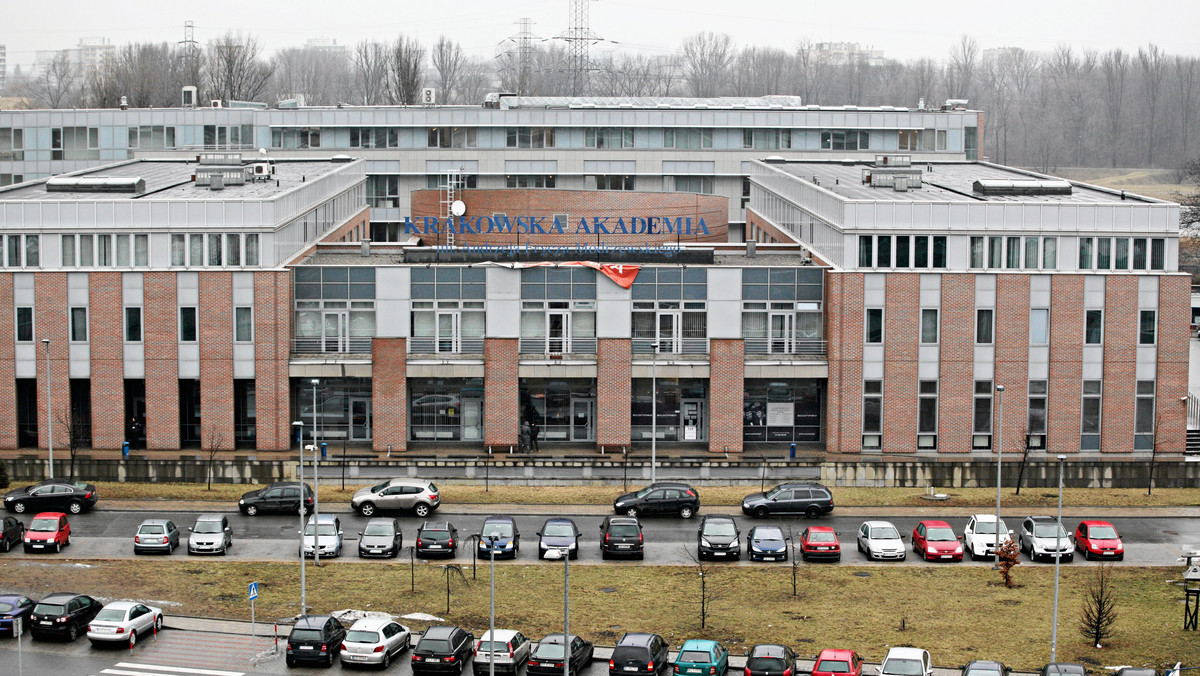 Nieopublikowana jak dotąd praca badawcza uniwersytetu w Kolonii po raz pierwszy wymienia liczbę ostrzeżeń przed zamachami na niemieckie szkoły. Liczby są szokujące. Szkoły wyciągają wnioski.