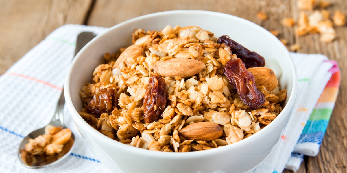 Musli (muesli) przepis na domowe musli. Jak zrobić? Ile ma kalorii