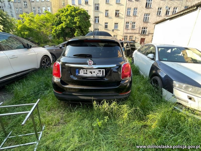 Samochód odzyskany przez policjantów z Wrocławia