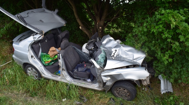 Így nézett ki az egyik autó a baleset után /Fotó: police.hu