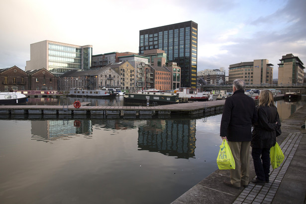 Widok na europejską siedzibę Google'a przy Grand Canal Dock w Dublinie, Irlandia. 15 marca 2013