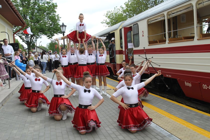 Uroczystość uświetnił występ mażoretek.