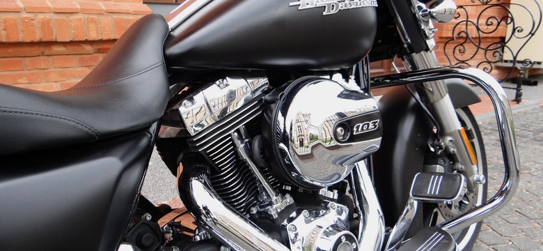 Oto bestia, która pożera japońskie zabawki. Harley-Davidson Street Glide. ZDJĘCIA