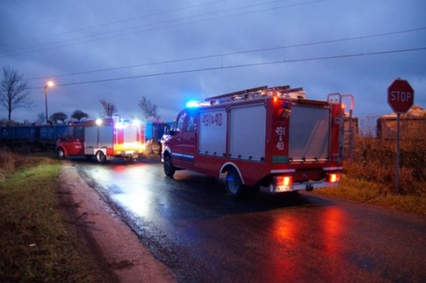 Komin Wlkp. Groźny wypadek. Samochód zderzył się z pociągiem