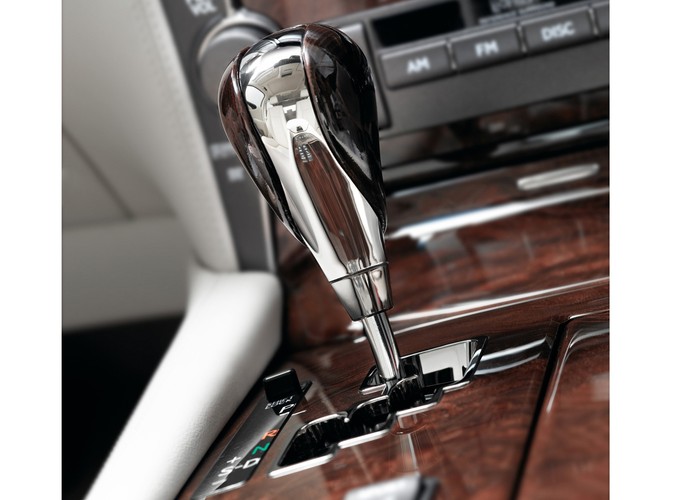 Specjalnie przygotowana 'otwarta' wersja Lexusa LS 600h L będzie oficjalnym królewskim pojazdem nowożeńców podczas ceremonii zaślubin jego wysokości księcia Monako Alberta II z panną Charlene Wittstock, która odbędzie się w sobotę, 2 lipca 2011 r.