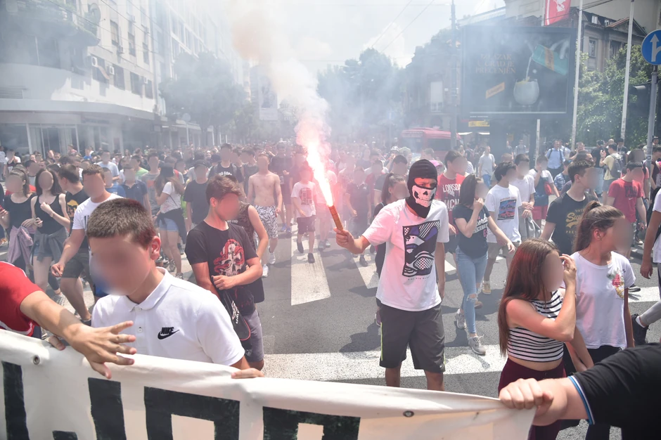 Skandalozno ponašanje okupljenih na protestu
