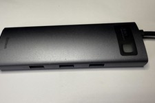 Elegancki hub Baseus. Podłączysz do niego nie tylko kable USB [RECENZJA]