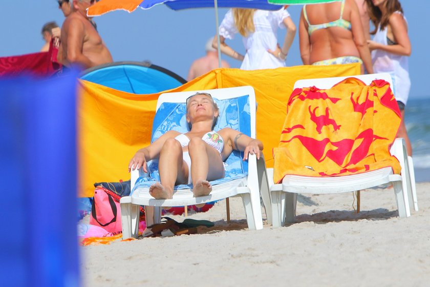 Ewa Pacuła na plaży w Jastarni