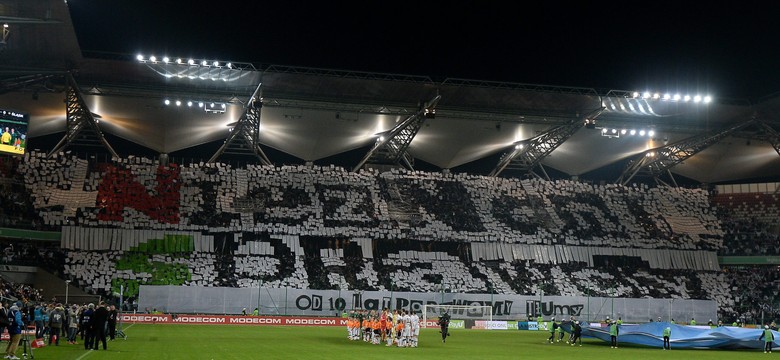 Nieznani Sprawcy obchodzili swoje święto na trybunach stadionu Legii. ZDJĘCIA