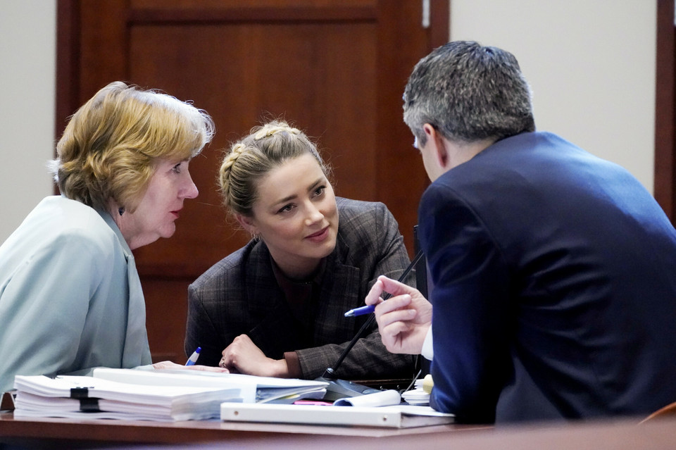 Elaine Bredehoft: kim jest prawniczka Amber Heard? 