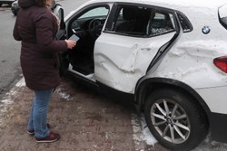 Koparka spadła na samochody. Co poszło nie tak?