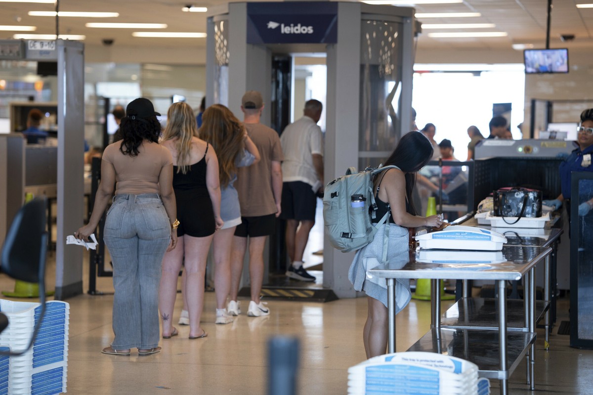 Linie lotnicze nagradzają pracowników za ostre kontrole bagażu
