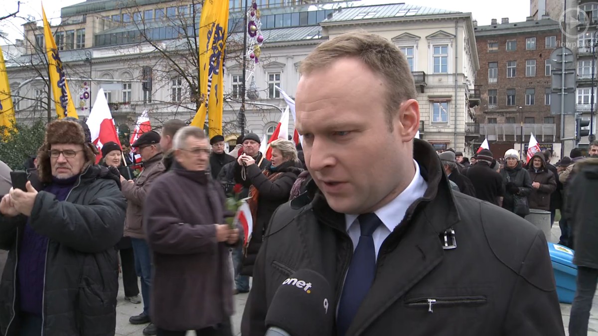 Rzecznik Prawa i Sprawiedliwości, Marcin Mastalerek w dyskusji o zabójstwie Borysa Niemcowa w TVN24 zarzucił Adamowi Szejnfeldowi, że członkowie PO byli "naiwniakami politycznymi" w stosunkach z Rosją. Przypomniał, że Donald Tusk kilka lat temu nazwał Władimira Putina "naszym człowiekiem w Moskwie". Politycy rozmawiali również o tym, czy Andrzej Duda popełnił plagiat.