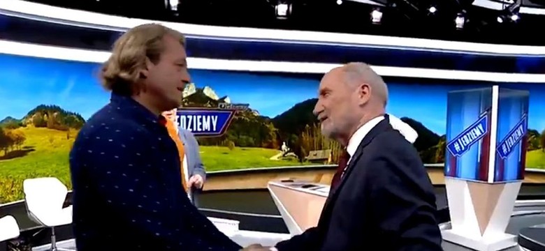 Jakimowicz podekscytowany spotkaniem z Macierewiczem: Dziękuję za 50 lat walki o niepodległość, dziękuję za kraj