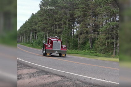 Oto trójkołowy motocykl, który wygląda jak ciężarówka