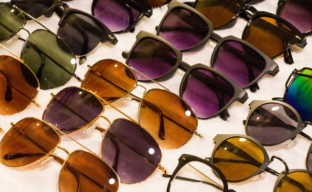 Większość dostępnych na rynku okularów przeciwsłonecznych nie spełnia podstawowych wymagań