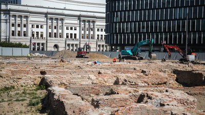 Ruiny Pałacu Saskiego na placu marszałka Józefa Piłsudskiego w Warszawie