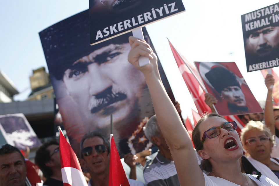 Setki tysięcy ludzi demonstrowały na placu Taksim w Stambule