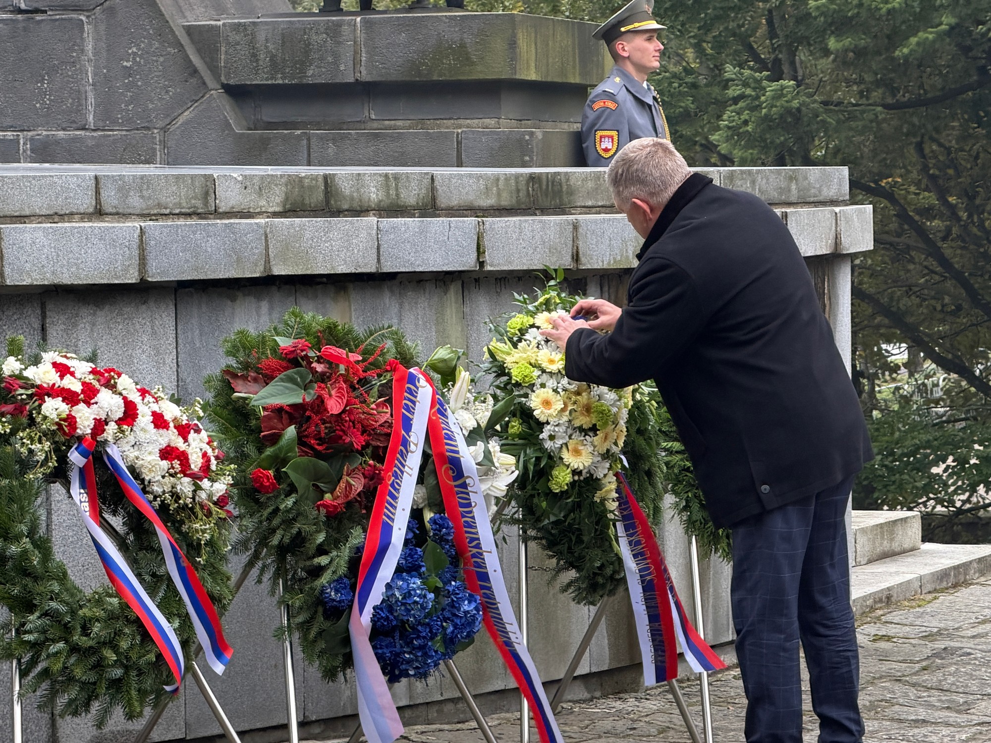 Predseda vlády SR Robert Fico (Smer-SD) na oslavách 81. výročia Karpatsko-duklianskej operácie.