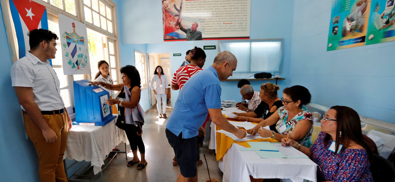 Kubańczycy zatwierdzają nową konstytucję, ale z rekordową liczbą głosów na "nie"