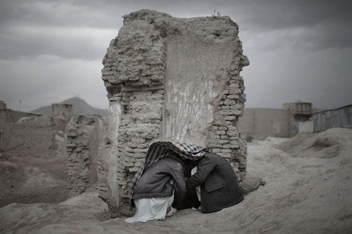 A AFGANISTAN SOCIETY ADDICTION DRUGS