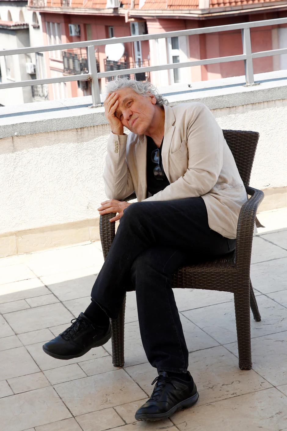 Ejbel Ferara na terasi hotela u kom je smešten