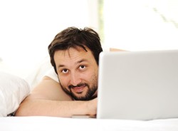 Od pornografii może rozboleć głowa. Co na to lekarze?