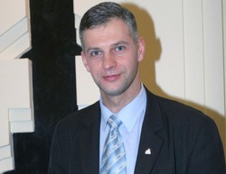 Szef PiS tłumaczy, dlaczego Poncyljusz pozostaje w partii