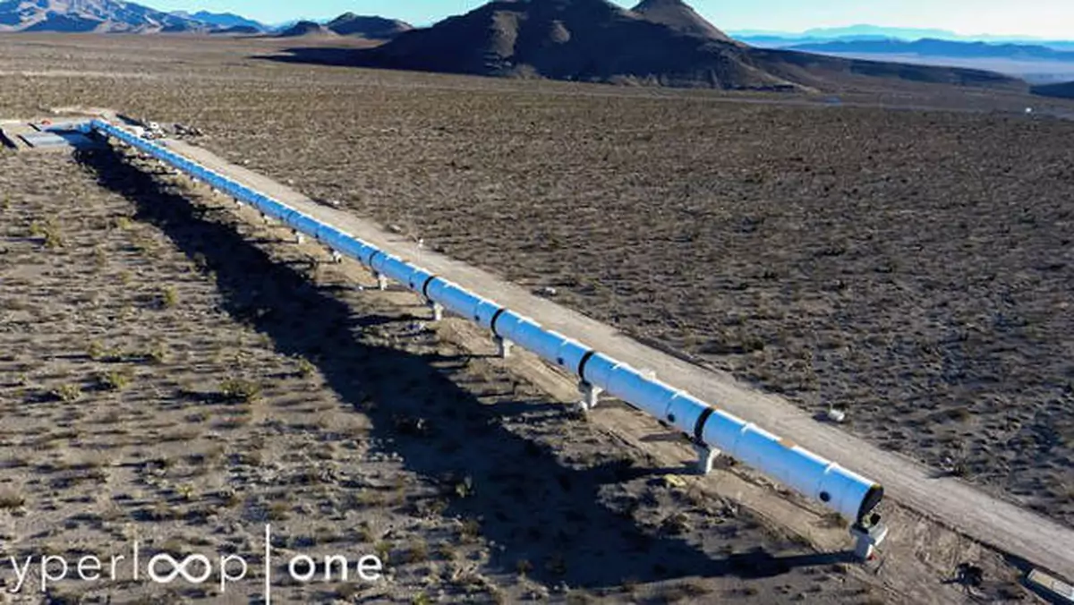 Hyperloop One publikuje zdjęcia testowej tuby DevLoop z Nevady