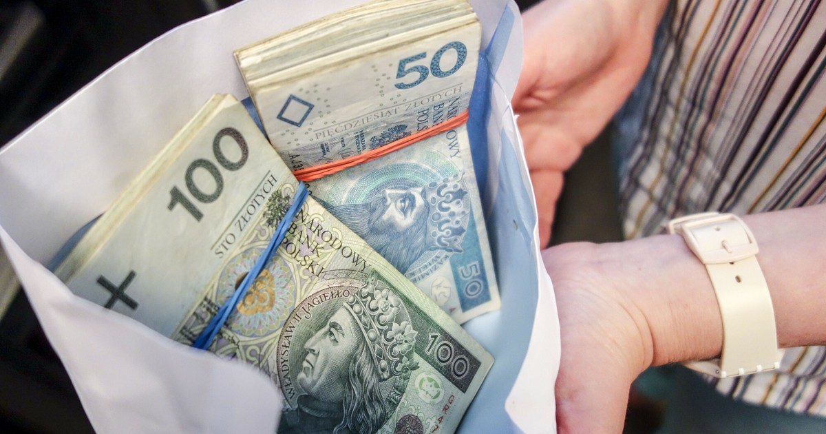 Takiego dnia dawno nie było. Od lipca lawina zmian dla Polaków - pensje, ceny prądu [LISTA]