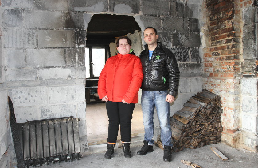 Tomasz Kapusta wyniósł w płonącego budynku kobietę