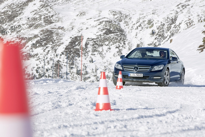 Mercedesy 4x4, duuużo zdjęć, zimą, w ładnej scenerii, ach