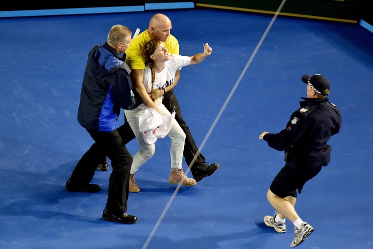 Skandal podczas finału Australian Open. Aktywiści wdarli się na kort
