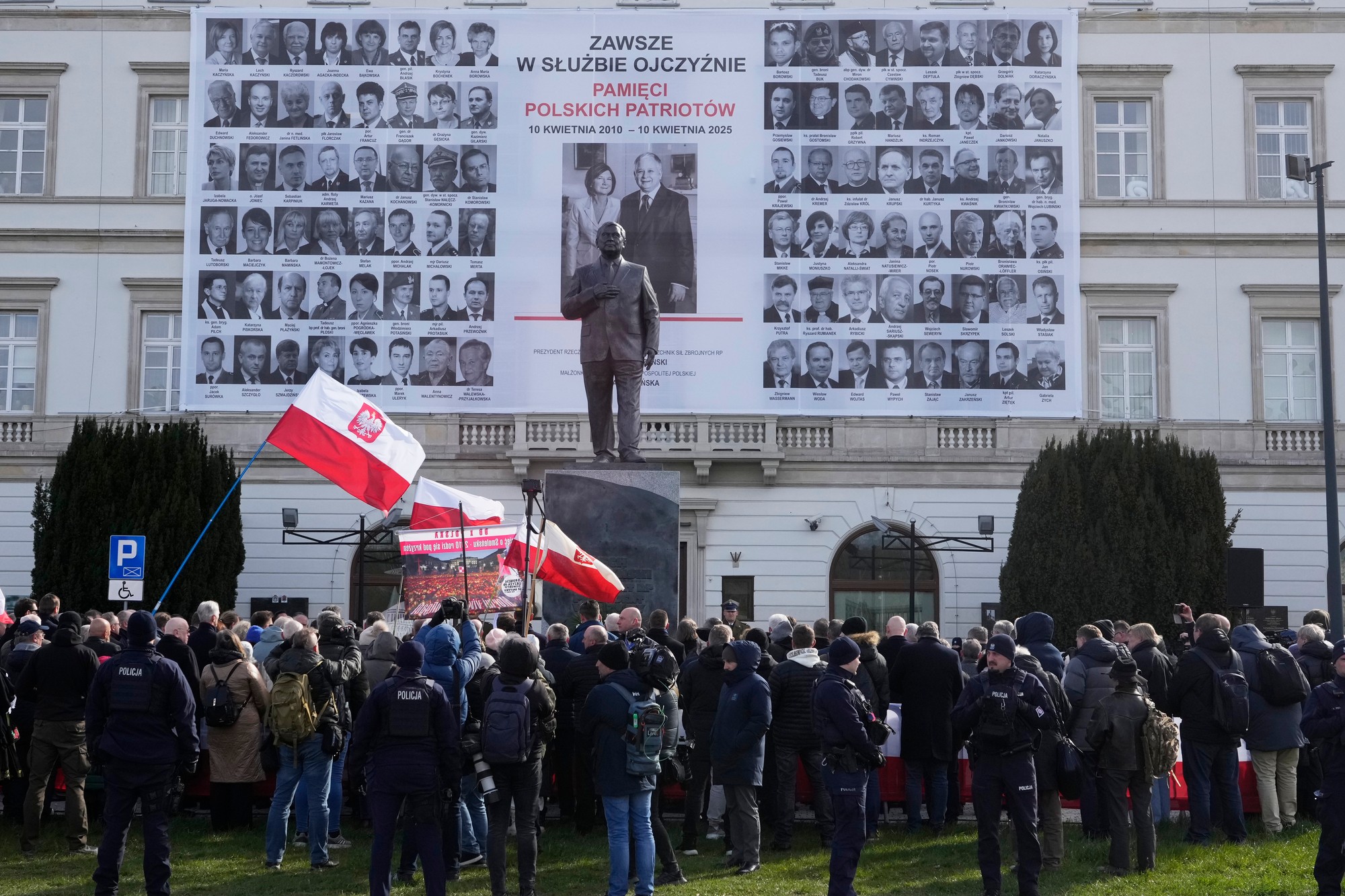 Výročie havárie poľského vládneho lietadla pri Smolensku.