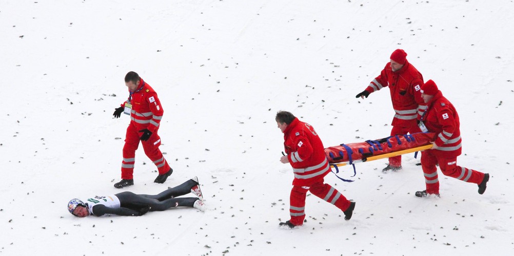 Koszmarny upadek Thomasa Morgensterna. Uderzył głową o zeskok