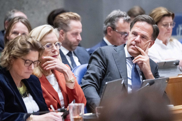 Premier Mark Rutte i minister finansów Sigrid Kaag