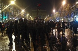 Masa aresztowań we Francji po finale MŚ. Zamieszki na Polach Elizejskich