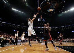 Liga NBA: Wygrane koszykarzy z San Antonio i Brooklynu