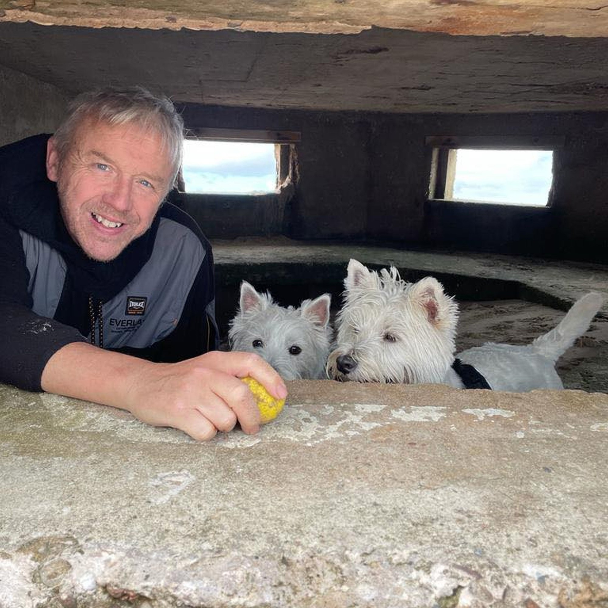 Jeff Bradford pociťoval náhle škriabanie v krku.