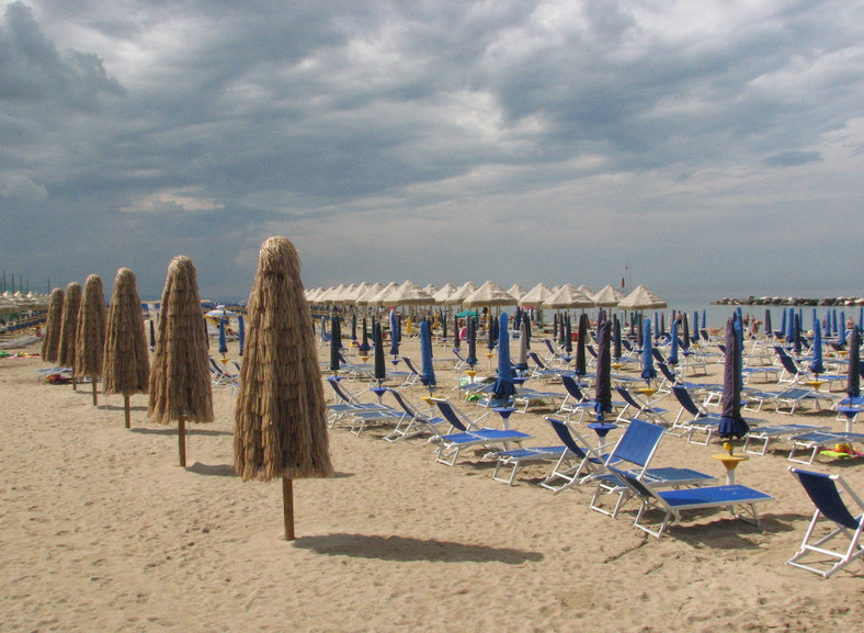 Piaszczyste plaże nad Adriatykiem w Roseto, fot. Robert Pawełek