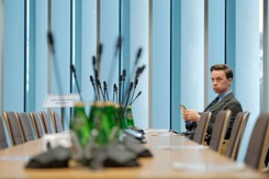 Facebook usunął profil Konfederacji. Będzie pozew i projekt ustawy, reaguje KPRM