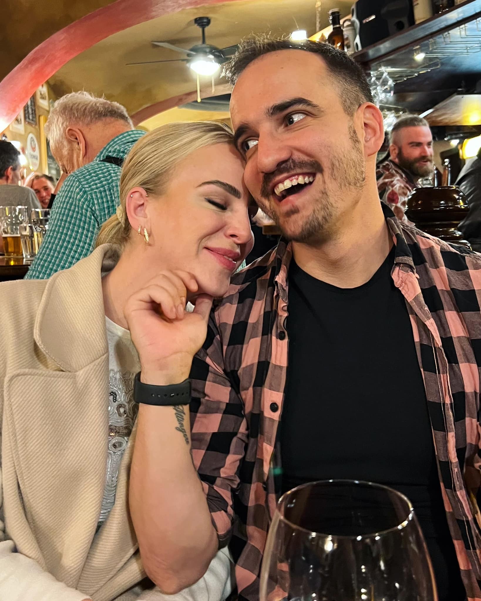 Jakub a Barbora si boli počas speváckej súťaže blízky.