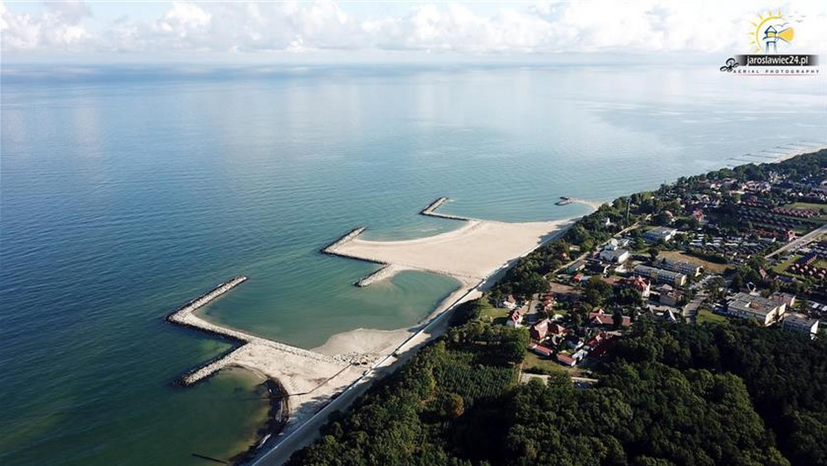 W marcu tego roku informowaliśmy o tym, że w leżącym nad Morzem Bałtyckim Jarosławcu powstała sztuczna plaża. Miejscowość położona niedaleko Słupska została wówczas szybko okrzyknięta polskim Dubajem.