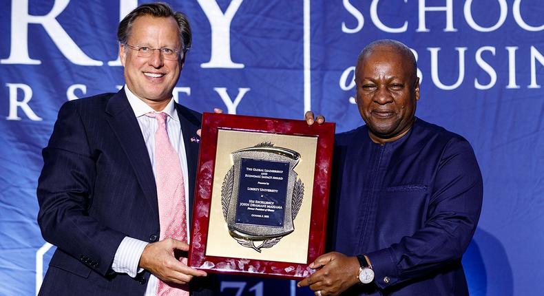 John Mahama with global leadership award