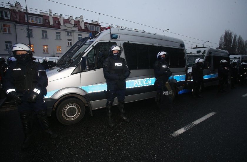 Protesty pod domem prezesa PiS. Kaczyński zrobił to