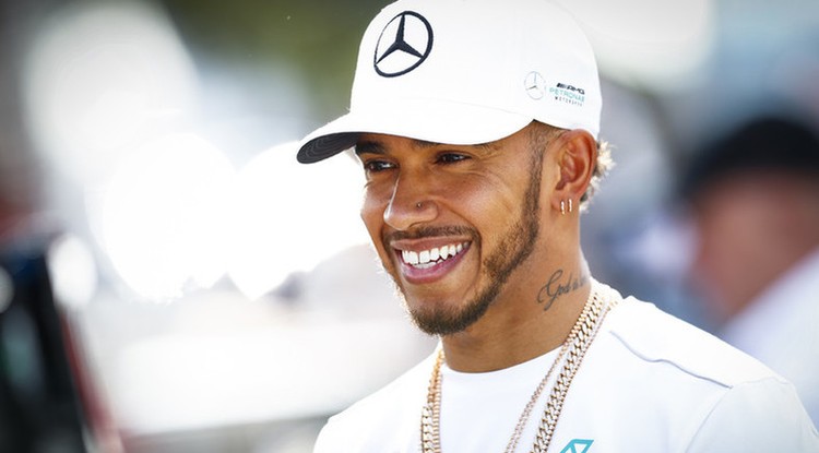 Lewis Hamilton ötszörös világbajnok.