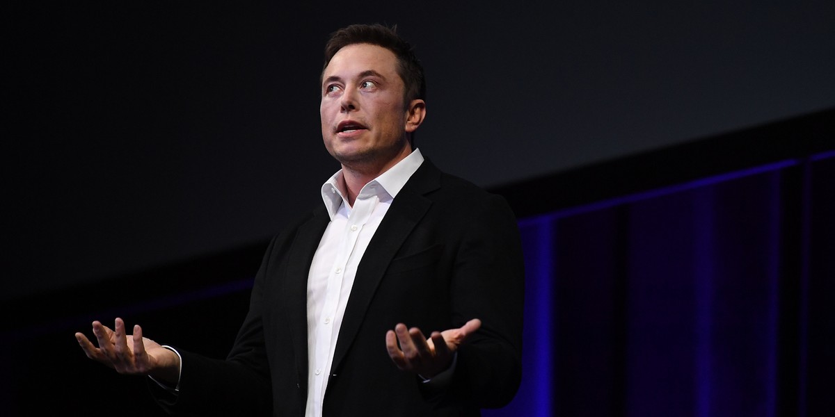 Elon Musk przyznał, że trzyma śpiwór w sali konferencyjnej Tesli.