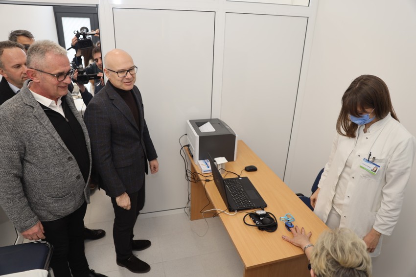 20220317130340 A V 5535