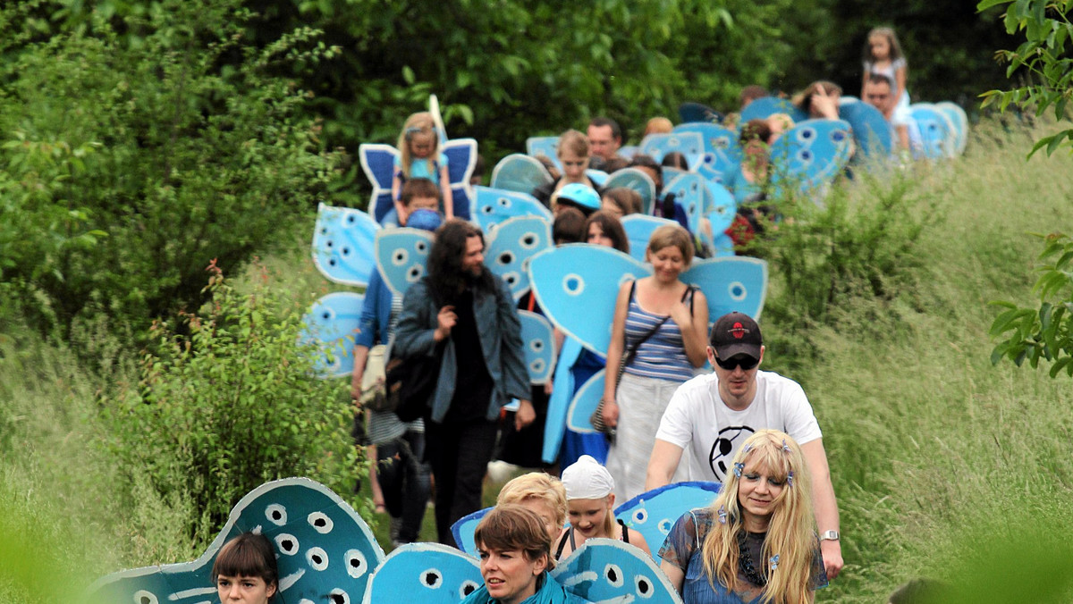 W ubiegłą niedzielę na Zakrzówku krakowianie przystrojeni w błękitne motyle skrzydła protestowali przeciwko polityce miasta dotyczącej tego terenu. Akcja nosiła nazwę "Zlot modraszków".