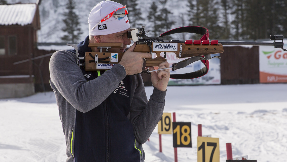 Lubicie sporty zimowe? Narty? Snowboard? A może by tak spróbować czegoś innego? Biathlon? Każdy słyszał, każdy choć raz widział w telewizji, mało kto próbował. Żeby przybliżyć wam trochę ten sport wybraliśmy się na trening z wicemistrzem olimpijskim Tomaszem Sikorą.